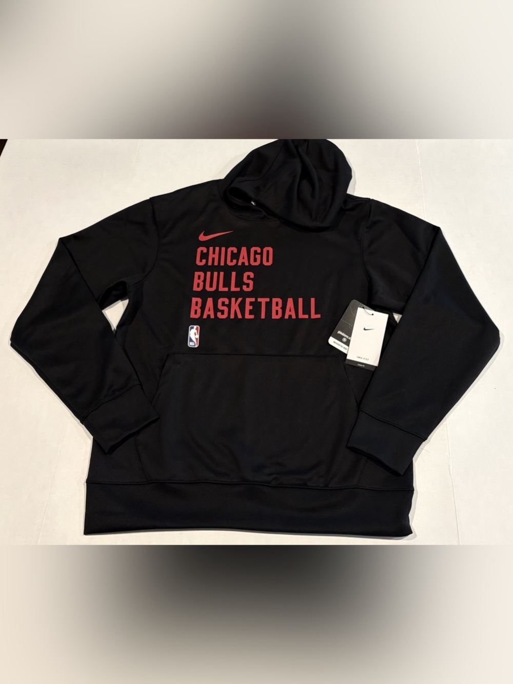 Nike Men’s Chicago Bulls Performance Spotlight Sideline Hoodie Sweatshirt